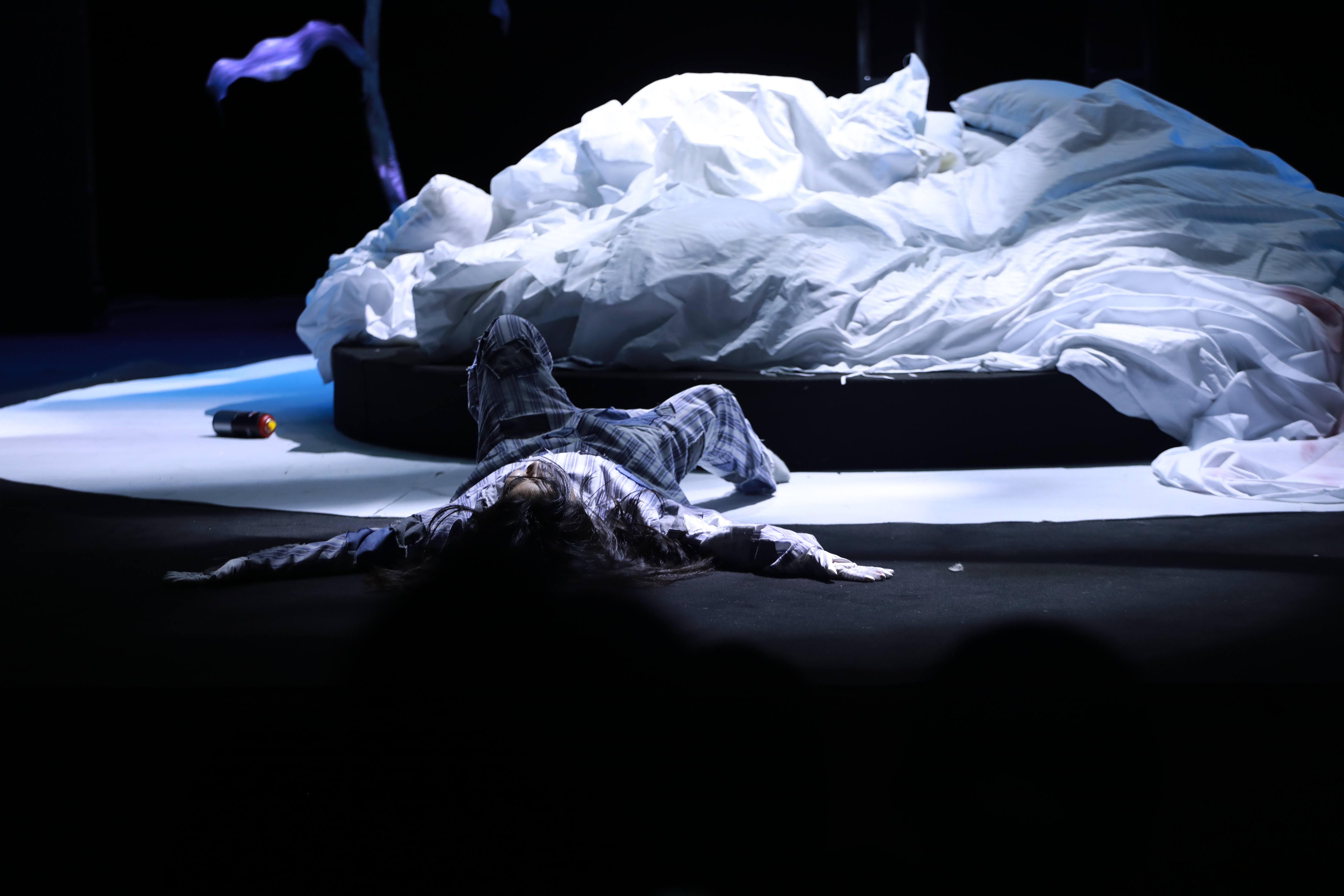 Alice in Bed image 4