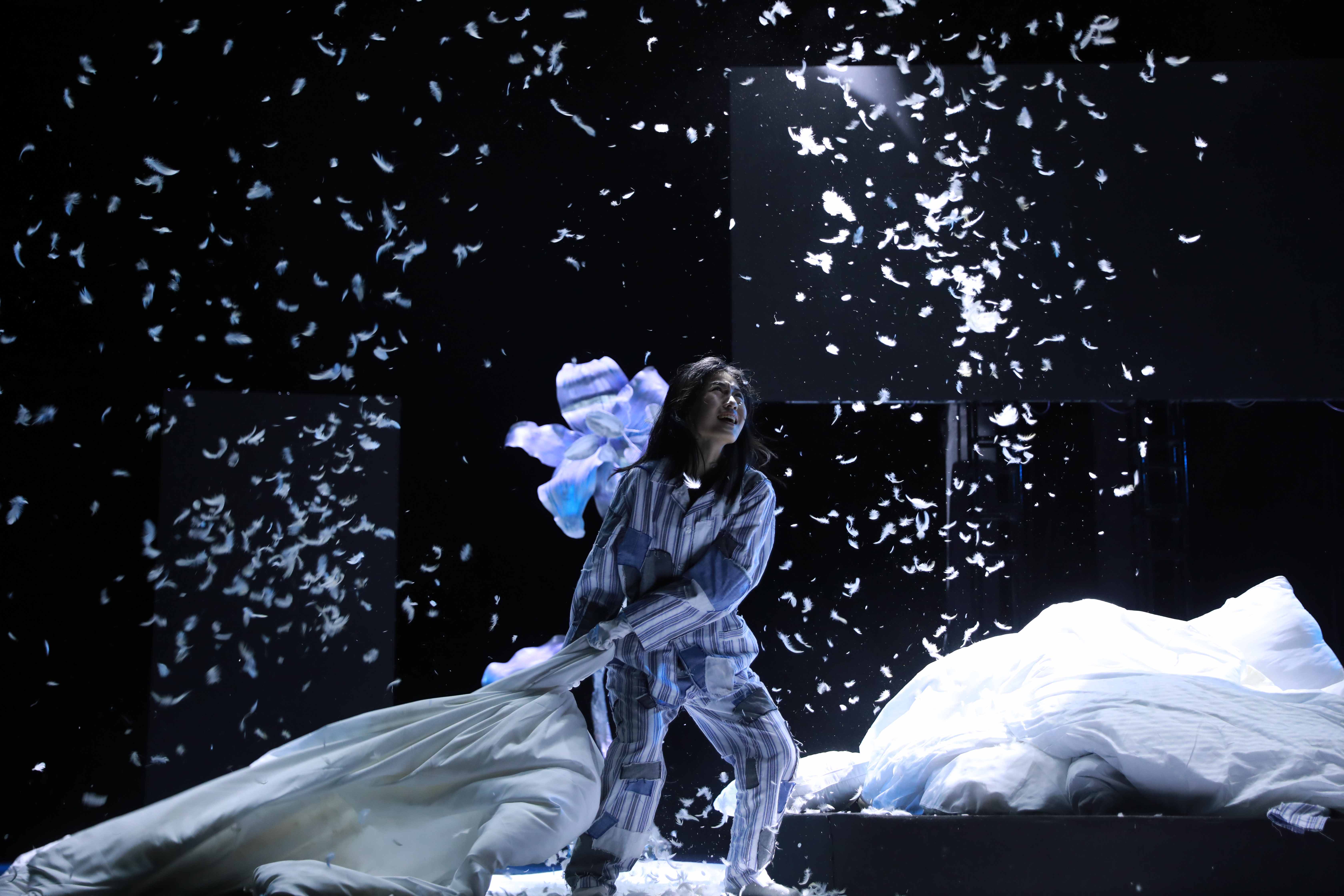 Alice in Bed image 8