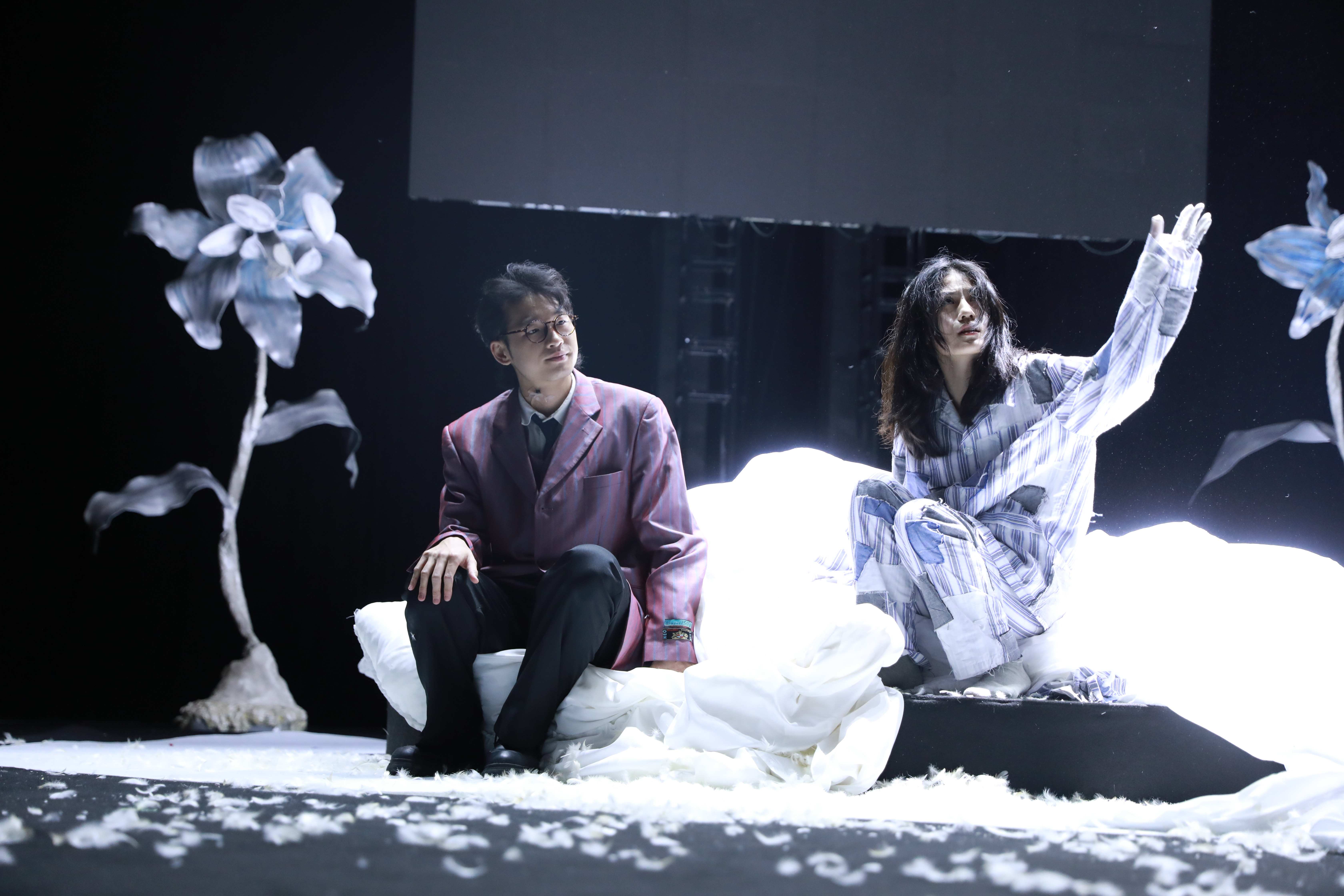 Alice in Bed image 9