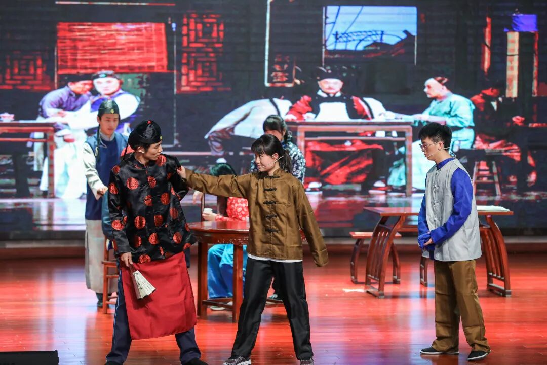 The student performance of the Chinese classic Teahouse